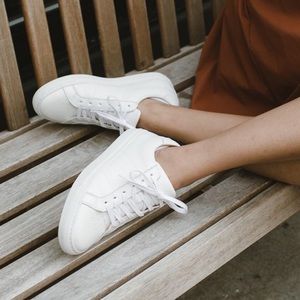 Greats size 9 Women’s Royale Blanco sneakers